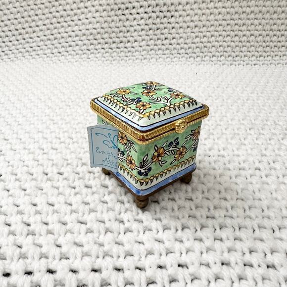 Empress Art 2002 Vintage USA Made Blue Green Floral Stamp Dispenser Hinged Box - Picture 3 of 9